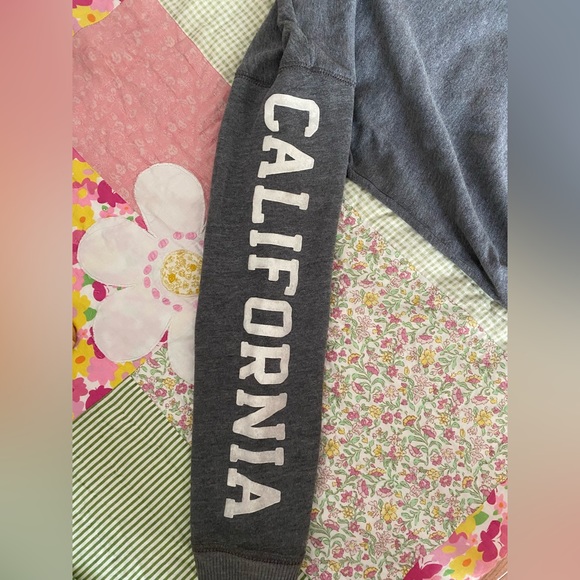 Hollister Sweater - Picture 5 of 5